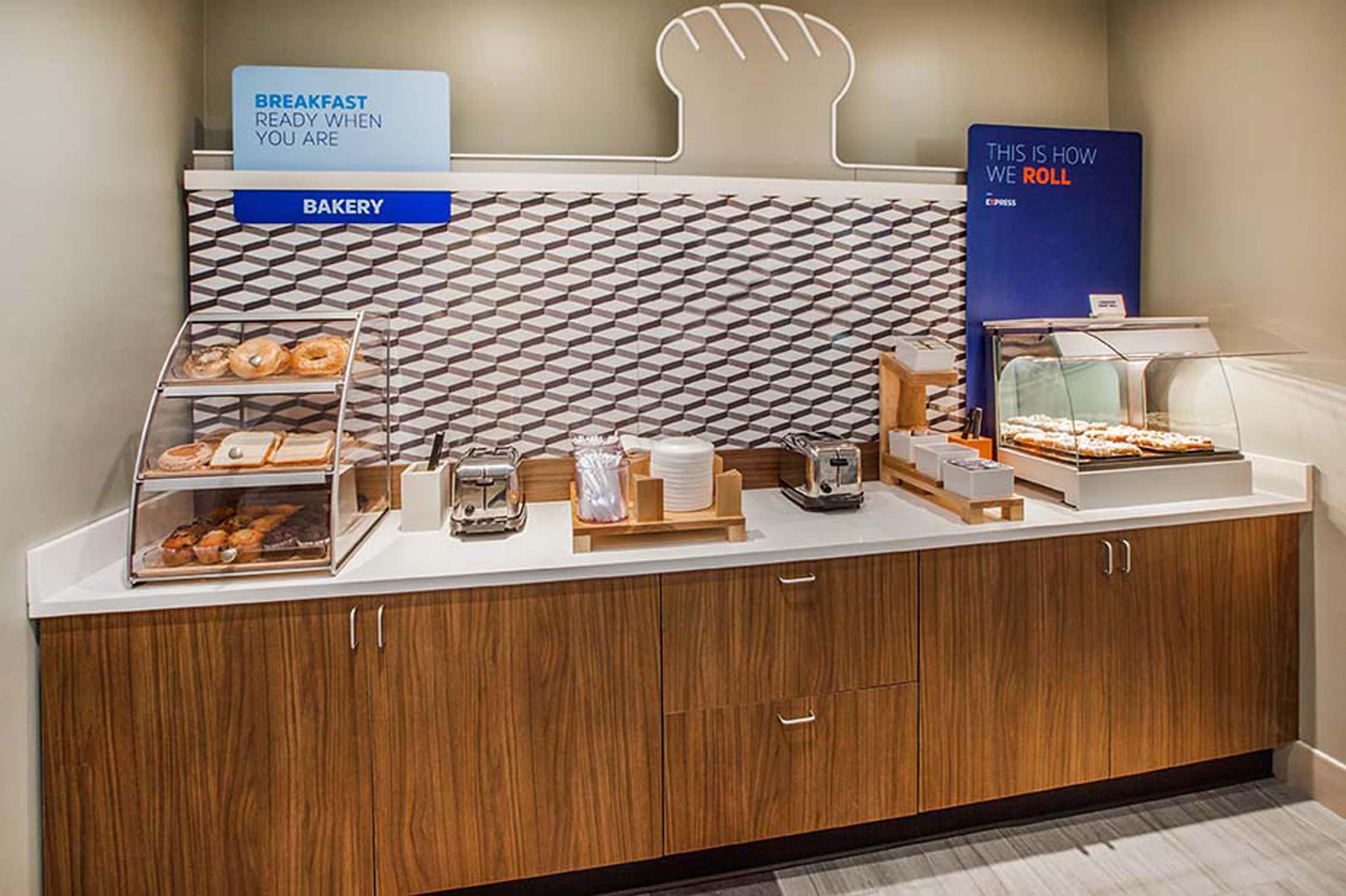Holiday Inn Express & Suites Austin Nw - Four Points By Ihg Bagian luar foto
